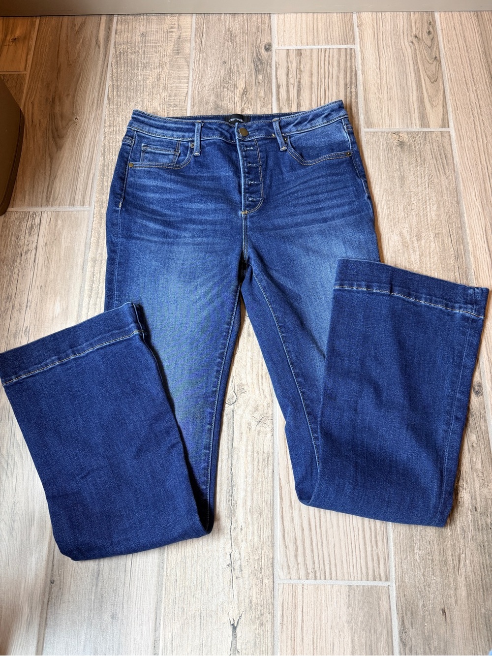 DRIFTWOOD Boot Cut Jeans.  28 x 33 EUC